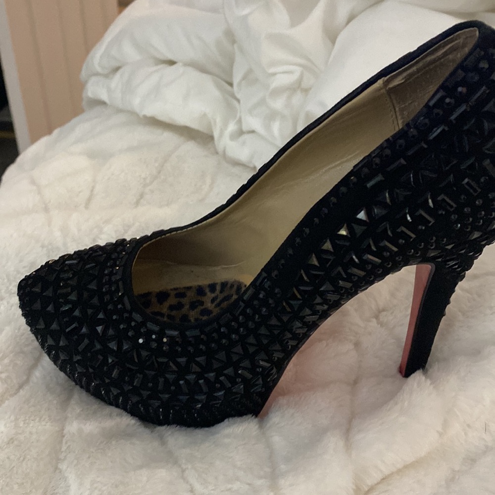 Christian Louboutin, size 38 lady used it couple time very comfortable.